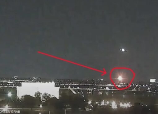 شاهد: طائرة ركاب أمريكية تنفجر في الجو بعد اصطدامها بمروحية عسكرية