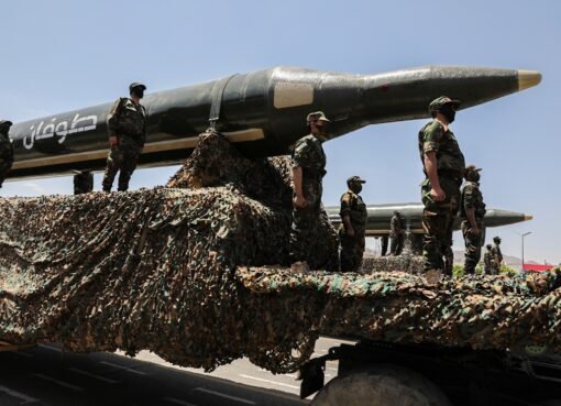 مليشيا الحوثي ينقلون ترسانة صواريخ وأسلحة متطورة إلى الحوبان في تعز.. تفاصيل