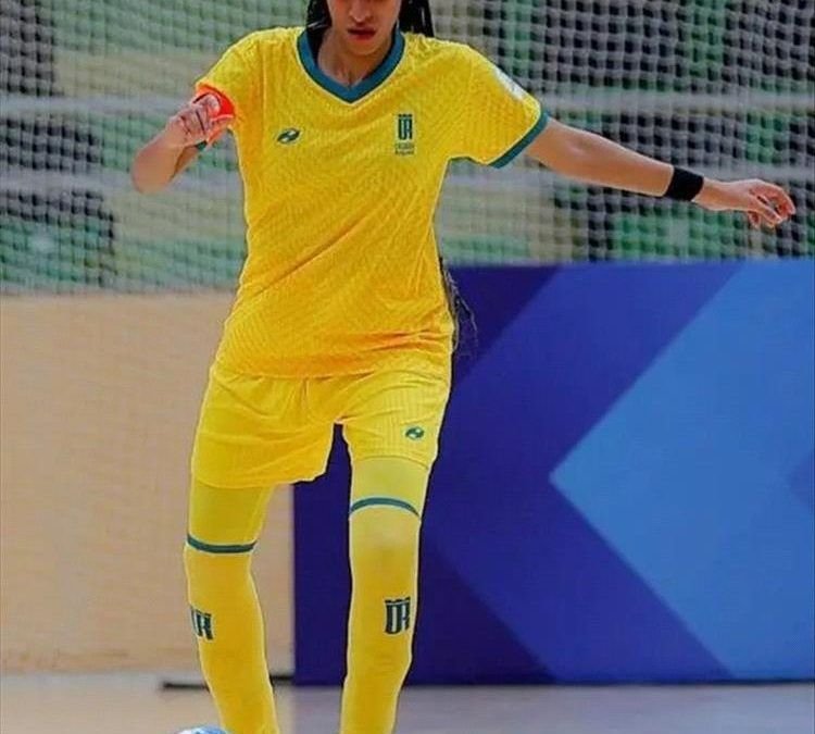 شابة يمنية تتألق وتبهر الجميع بموهبتها بملاعب السعوديه "شاهد"