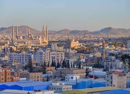 توصيات باستراتيجية قتالية جديدة.. تسليح الجيش اليمني بأسلحة أمريكية نوعية ضد الحوثيين!