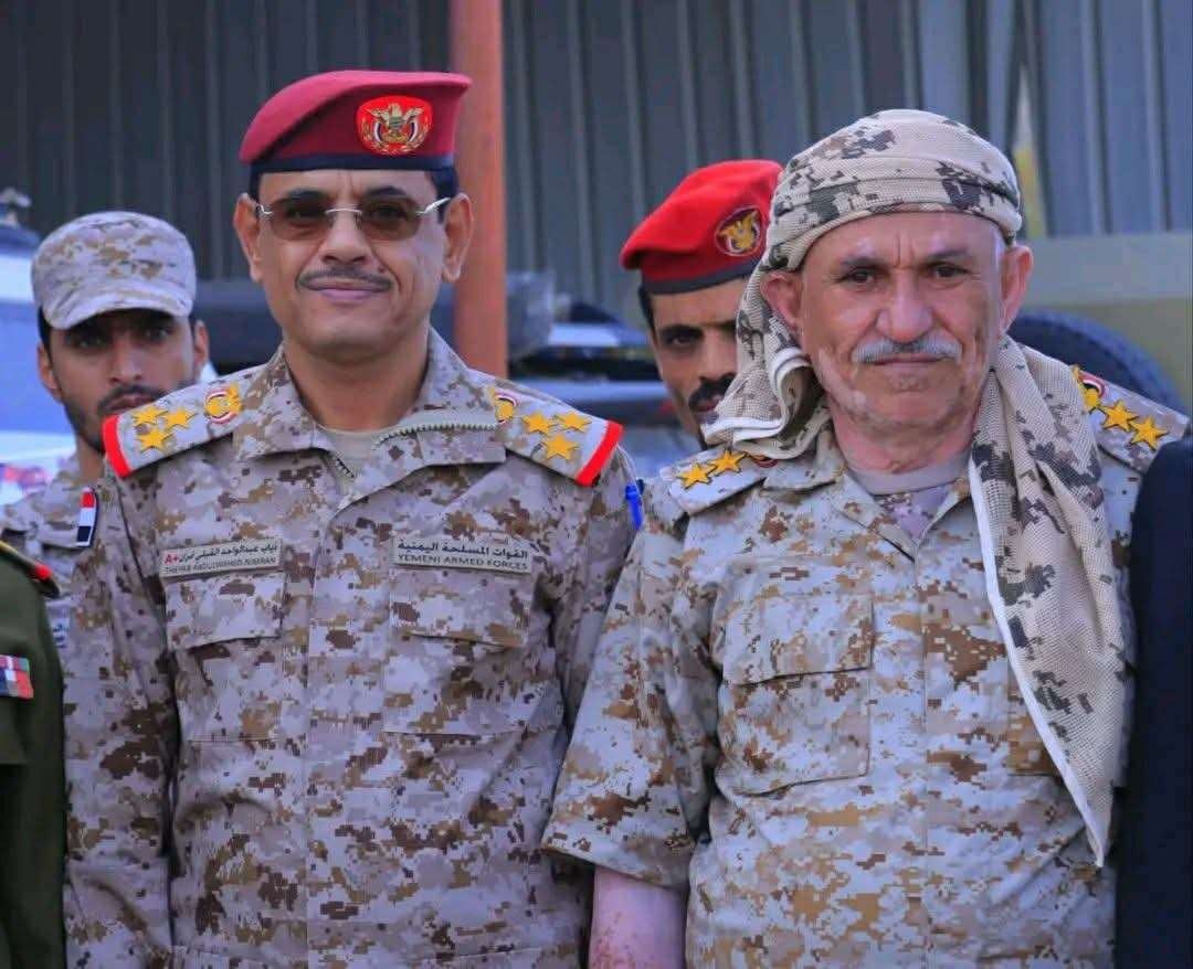 شاهد..عصابة مسلحة تهاجم قائد عسكري بارز وتسلبه الطقم وتصيبه بجراح(صورة+تفاصيل)