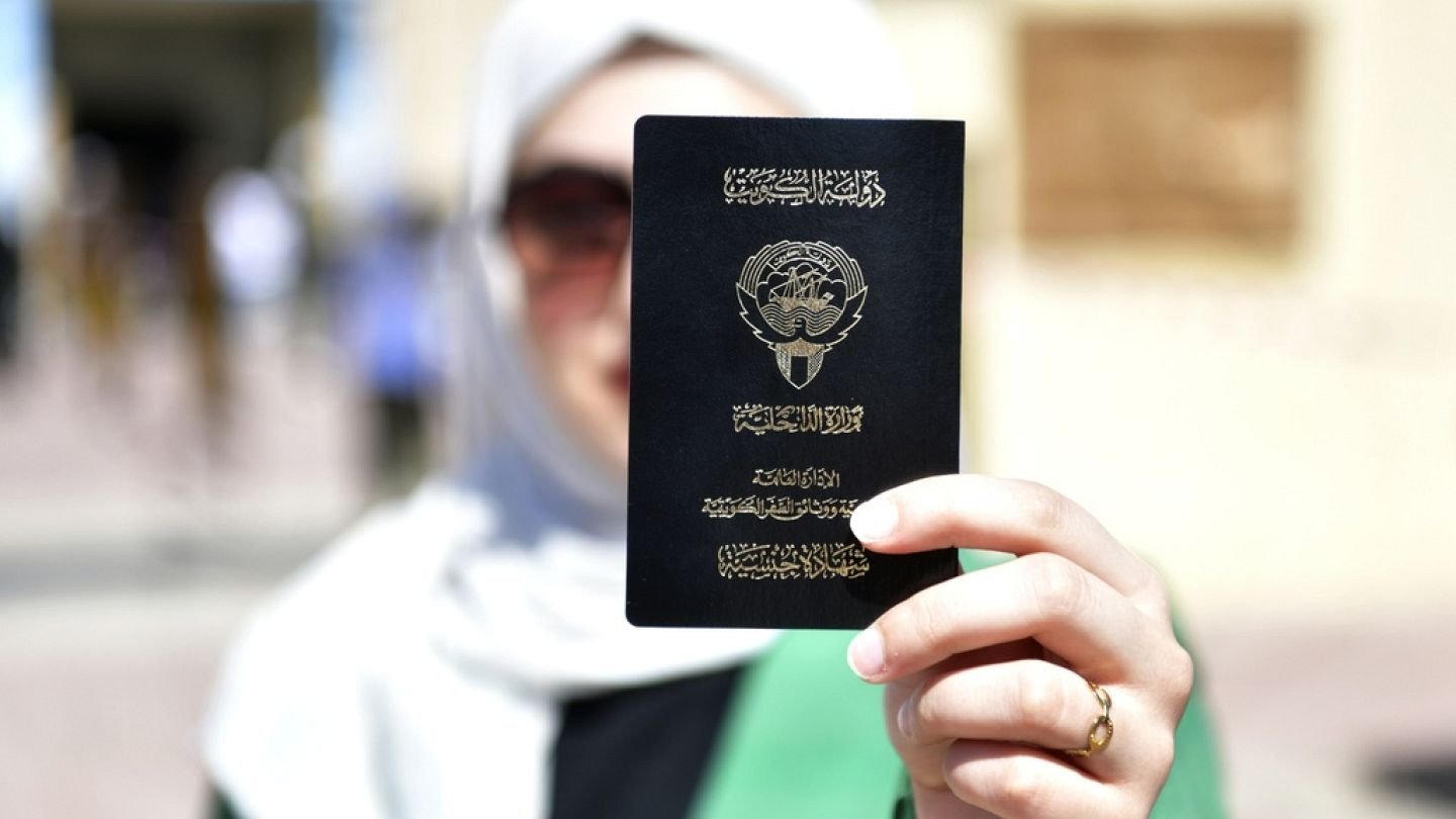 دولة خليجية تسقط جنسيتها عن أكثر من 6400 شخص