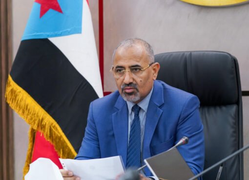 رئيس المجلس الانتقالي الجنوبي يحسم قضية الانفصال ويفاجيء العليمي ومجلس الرئاسة اليمني بهذا الطلب !