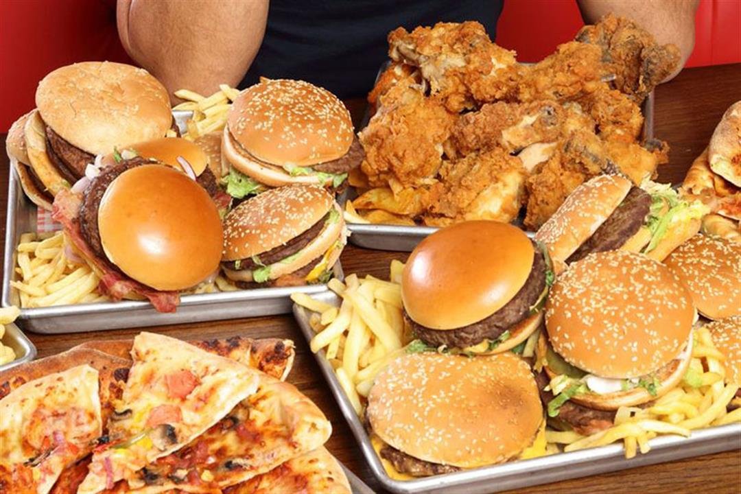 أطعمة لا ينصح بتناولها .. وقد تكون أكثر عرضة لخطر الإصابة بأمراض مزمنة إذا تناولتها