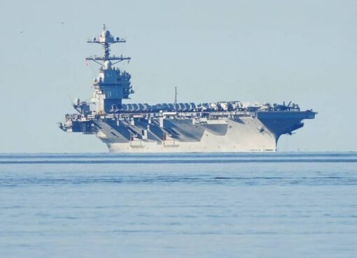 اعلنت روسيا موقفها من تصنيف الولايات المتحدة جماعة الحو ثي بالإرهاب . وحملت روسيا أمريكا مسؤولية تفاقم الأزمة الانسانية وعرقلة تحقيق السلام في اليمن حد وصفها . وقال مندوب روسيا في مجلس الامن الدولي فاسيلي نيبينزيا إنه يجب إطلاق عملية سياسية في اليمن تعكس الواقع العسكري على الأرض. وأكمل : أن تصنيف أمريكا للحو ثيين منظمة إرهابية يعقد العمل الإنساني ويعرقل عملية السلام. واختتم : يجب على أمريكا إلغاء قرار تصنيف الحو ثيين وإلا فإنها تتحمل مسؤولية فشل عملية السلام باليمن