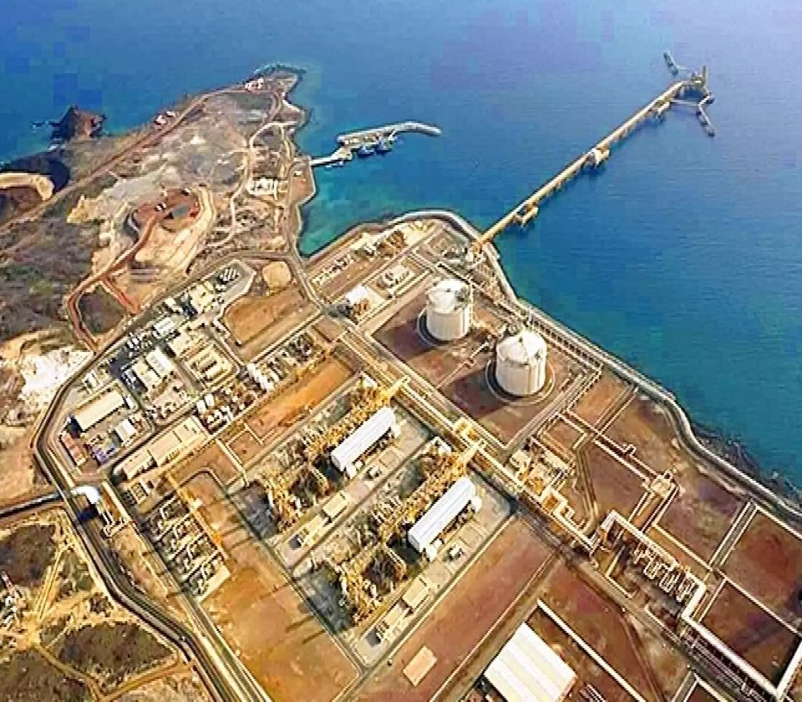 وزير النفط اليمني يفاجئ الجميع ويكشف عن "شرط رئيسي وحيد" لعودة صادرات الغاز المسال من بلحاف !