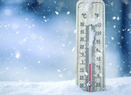 موجة برد شديدة تضرب هذه المناطق وأمطار متوقعة بالسواحل