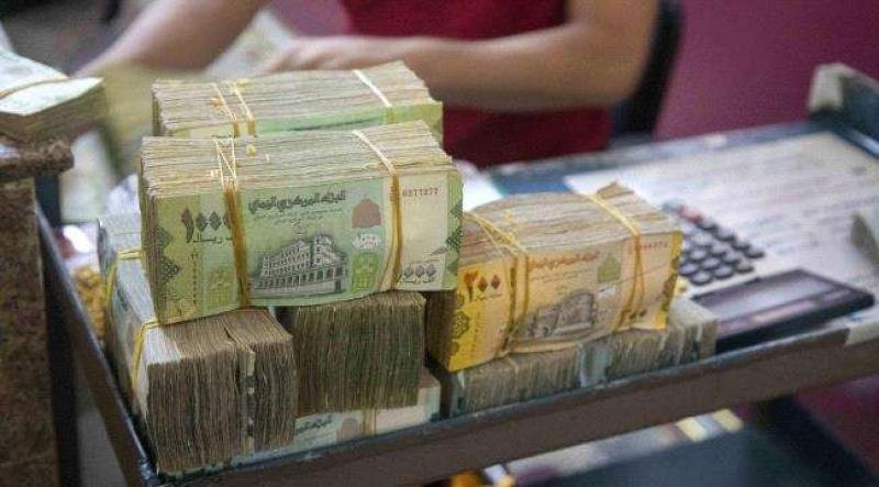 انهيار لريال اليمني ويصل إلى أدنى مستوى له في التاريخ.. أسعار الصرف اليوم