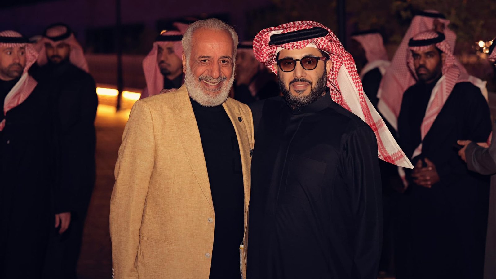 تركي آل الشيخ بصورة مع أيمن زيدان في الرياض.. وهذا ما طلبه