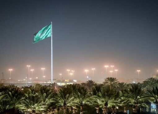 تحذير من رياح عاصفة وموجات غبار كثيف تضرب هذه المناطق في السعودية خلال الساعات القادمة