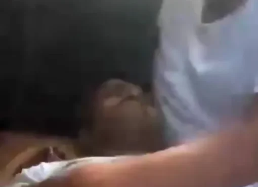 موقف مؤثر.. لمواطن خلال سكرات الموت يشكو من قيادي حوثي أقدم على صفعه وإطلاق النار عليه