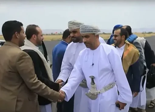 قيادات تتحرك بمناطق الشرعية بجوازات مزورة..والكشف عن شبكة تهريب حوثية في سلطنة عمان!