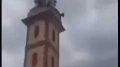 شاهد بالفيديو أغاني السنيدار تصدح في مسجد بصنعاء