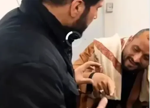 ”لو كنت مكانك لقبّلت أقدامه”.. وزير حوثي يرد على القيادي ”حمود شرف” بعد توسله تقبيل يد مرافق نصر الله