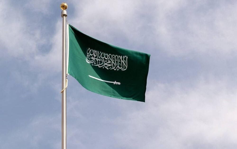 السعودية توجه صفعة قوية للمقيمين ... إيقاف تجديد إقامة هذه الجنسية وترحيلهم فورًا من المملكة!هل اليمن بينهم