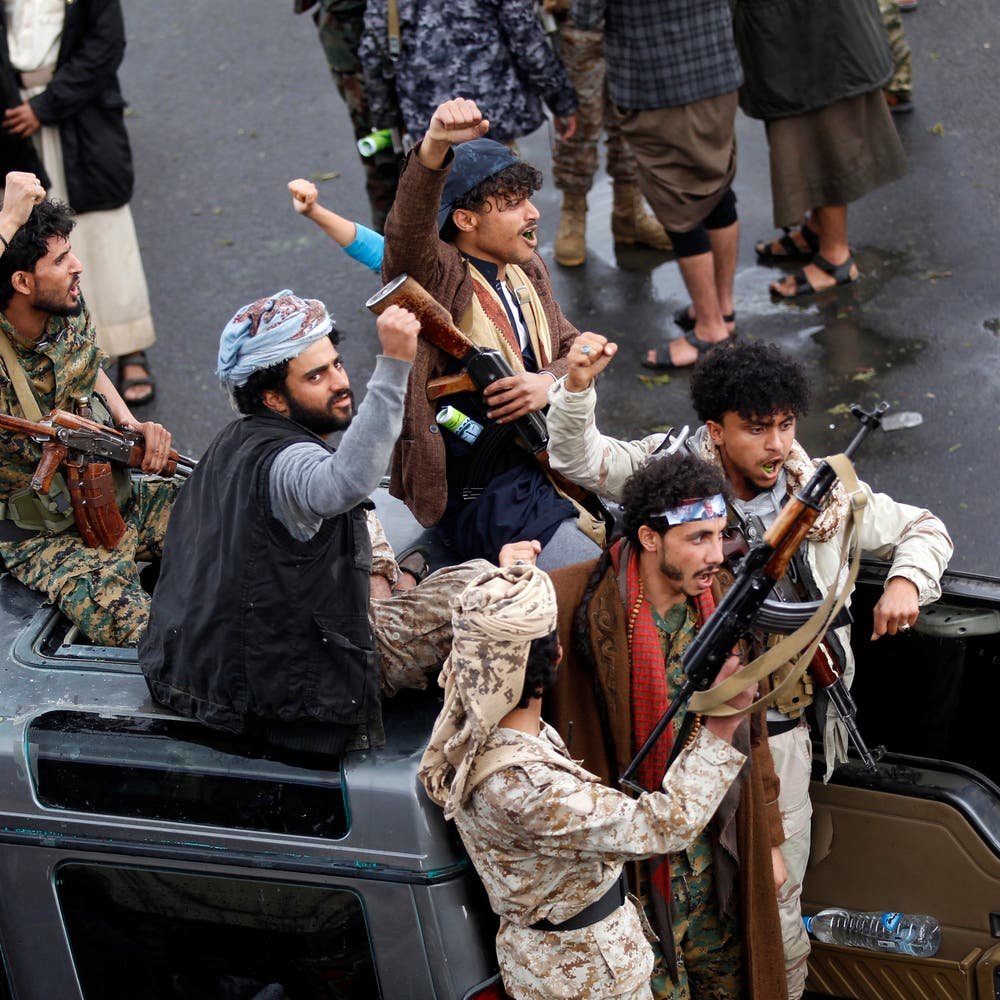 مليشيا الحوثي تجبر طلاب المدارس في صنعاء على القيام بهذا الأمر