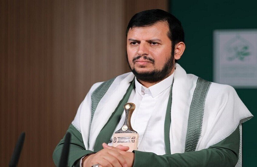 أصابعنا على الزناد وحاضرون بقوة".. زعيم الحوثيين يهدد إسرائيل إذا استأنفت هجماتها على غزة
