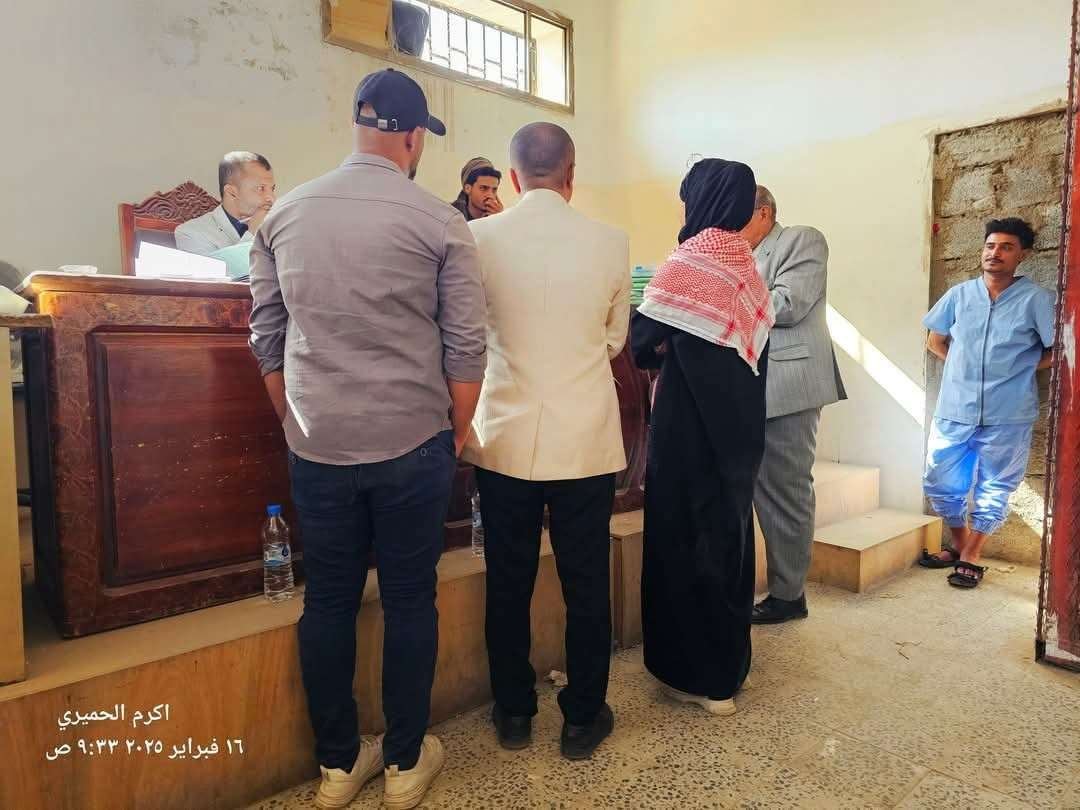 شاهد..صورة قاتل والد الصحفية غدير الشرعبي تثير جدلاً واسعاً