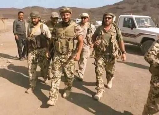 وزير الإعلام في الحكومة الشرعية يكشف عن قيام قوات طارق صالح بهذا الأمر