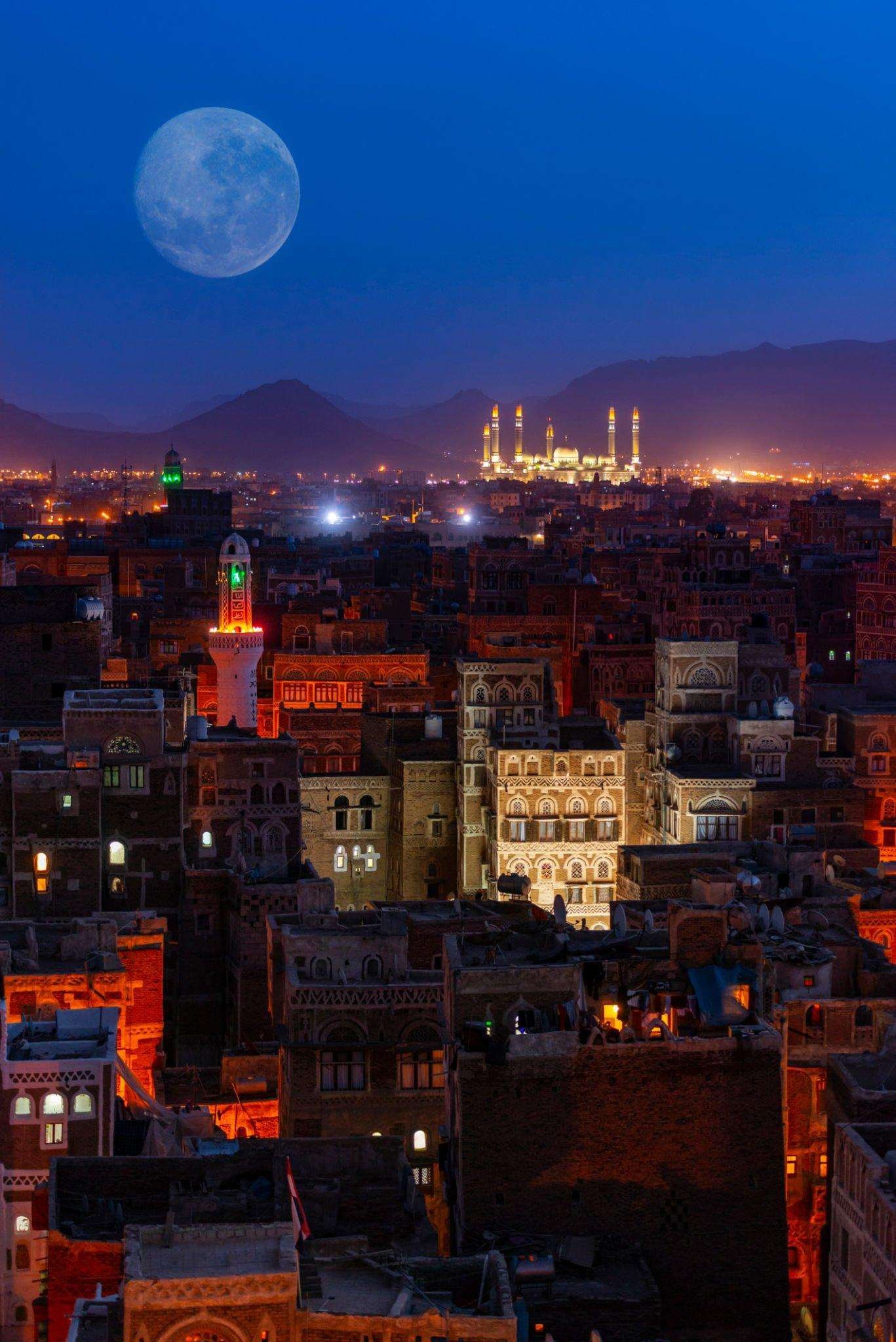 الارياني يكشف رسمياً مغادرة مجموع من قيادات الحوثي صنعاء صوب هذه الدولة