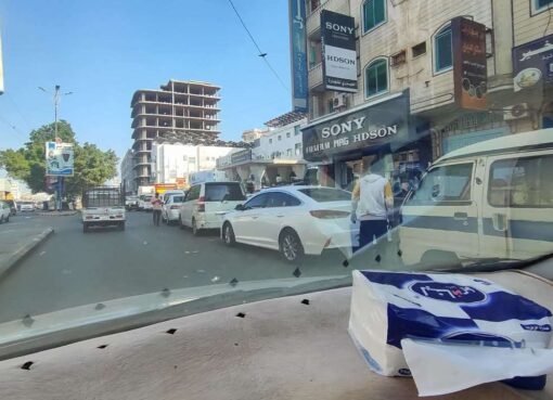 صحفي يكشف عن فضيحة مدوية تسببت بازمة الغاز في عدن والافضاح عن اسم المسؤول