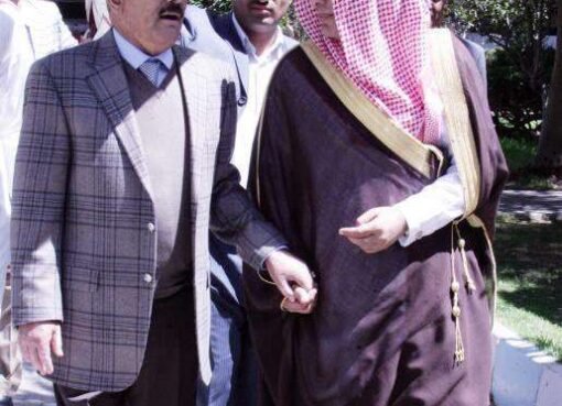 صحفي بارز يكشف تفاصيل ماحدث معه برفقة الرئيس صالح في منزله بصنعاء