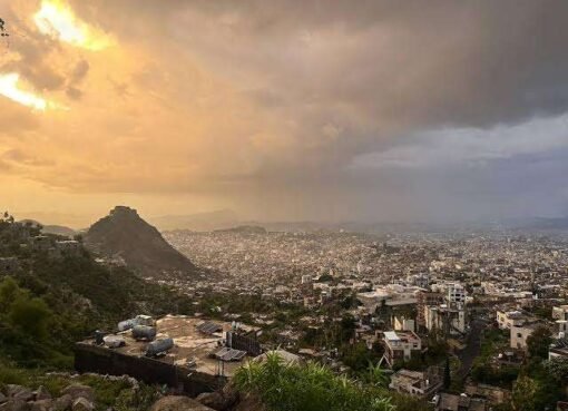 جريمة بتعز.. مستشفى تجري عملية لمواطن وتخيط بطنه بسلك المغذية(صورة)