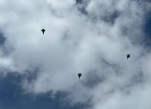 سرب مقاتلات إسرائيلية "يحتفل" فوق جنازة نصرالله