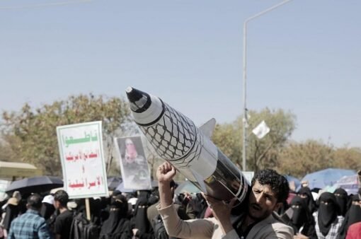 ما تأثير تصنيف واشنطن الحوثيين "منظمة إرهابية" على السلام باليمن؟