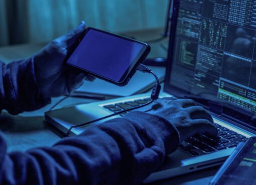 تعرف على أضخم عملية احتيال في التاريخ.. ربع سكان العالم في خطر!