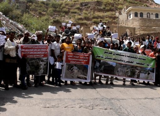 توقف حركة نقل البضائع بين لحج وتعز..لهذا السبب