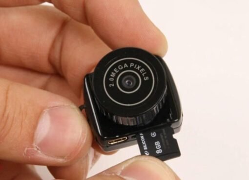 سعودية قامت بتركيب كاميرا مراقبة في المطبخ واكتشفت بأن الخادمة تقوم بفعل شيء صادم كل يوم