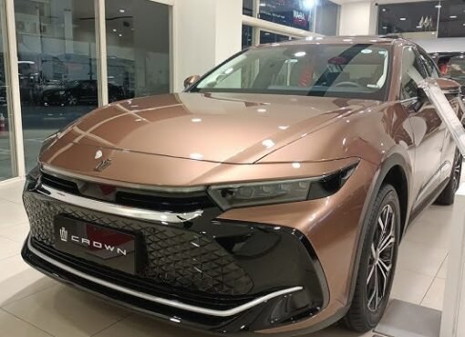 أسعار ومواصفات تويوتا كراون 2025 في السعودية .. صور