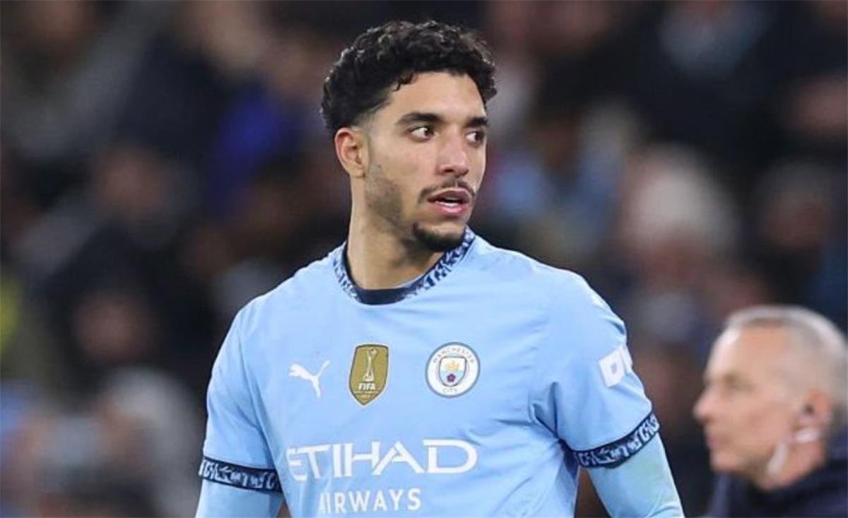 عمر مرموش يتألق بثلاثية تاريخية تقود السيتي لاكتساح نيوكاسل