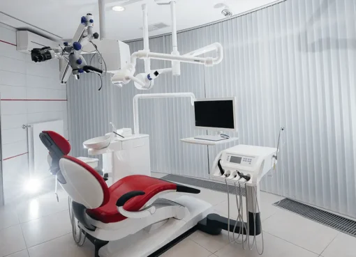 عسكري" عين خارج الرياض وتزوج طبيبة أسنان .. وعند انتقال والديه للعيش معه حدثت المفاجأة!