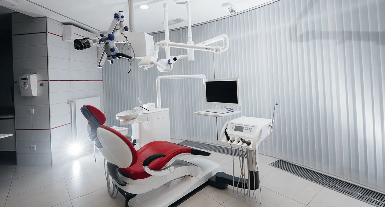 عسكري" عين خارج الرياض وتزوج طبيبة أسنان .. وعند انتقال والديه للعيش معه حدثت المفاجأة!