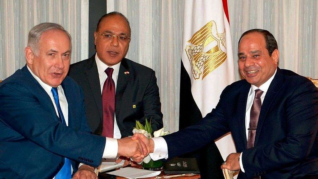 أول رد مصري ناري على "الصورة المثيرة" بين السيسي ورئيسي: تهديد ودلالات خطيرة