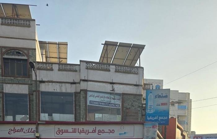 أقدم سوبر ماركت في مدينة الحديدة يغلق ابوابه... لن تصدق السبب
