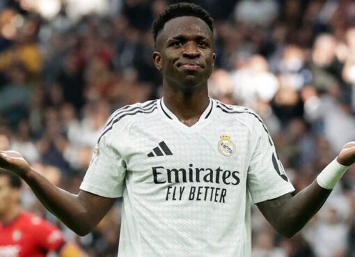 فينيسيوس يعلق على لافتة جماهير مانشستر سيتي