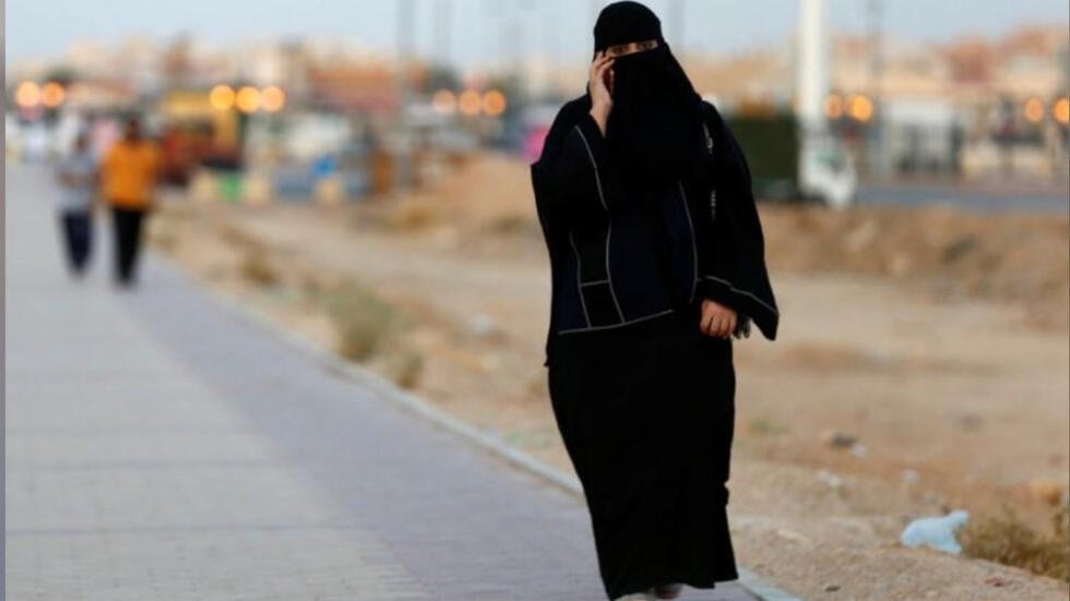 امرأة تطاولت على زوجها وطلبت الطلاق بعدما نسى شراء أغراض للمنزل.. وعندما أرسلها لبيت أهلها حدثت مفاجأة بعد عدة أيام