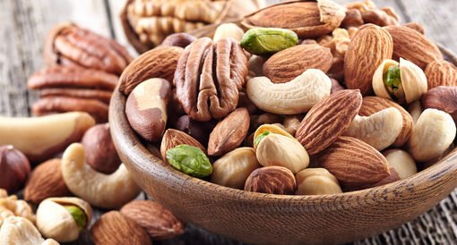 نوع مكسرات شهير ممكن يكون سبب وفاتك من غير ما تاخد بالك.. احذر منةّ!