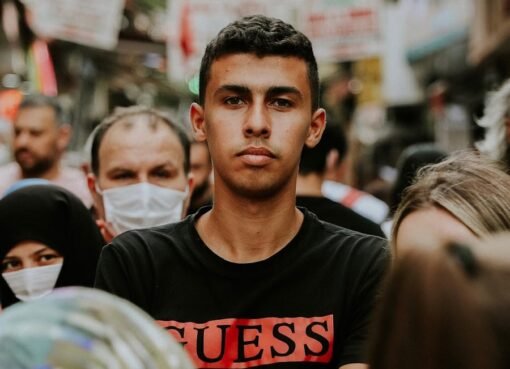 وجهت له تهم خبيثة..   شاهد ماذا فعل الحوثيين مع يوتيوبر مصري بعد وصوله صنعاء..