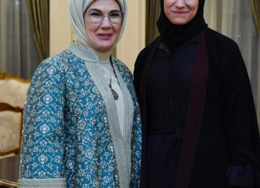 "بعد أداء العمرة مع زوجها".. شاهد: أول صورة رسمية لزوجة الرئيس السوري أحمد الشرع بجانب زوجة الرئيس التركي