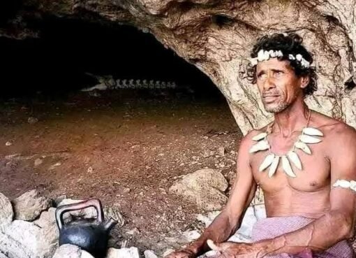 شاهد..رجل الكهف يحصل على البطاقة الشخصية الذكية بصورته الطبيعية..صورة