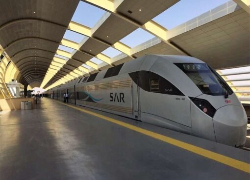 السعودية تعلن تخفيض كل أنواع المواصلات لهذه الفئات من المواطنين والمقيمين بنسبة 50% بما فيها قطار الرياض