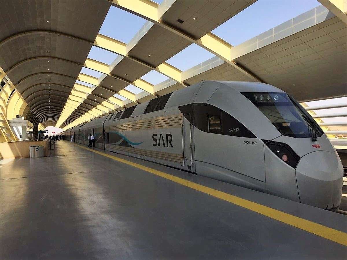 السعودية تعلن تخفيض كل أنواع المواصلات لهذه الفئات من المواطنين والمقيمين بنسبة 50% بما فيها قطار الرياض