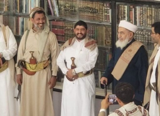 كبير معممي العائلة الحوثية وعم عبدالملك يُشعل غضبا شعبيا واسعا بفتاوى جديدة يكفّر اليمنيين ويفضح جرائم جماعته السلالية !