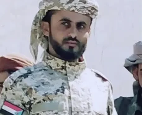 من هو القائد العسكري الكبير في قوات الانتقالي الذي قتل في مدينة يافع جنوبي اليمن؟ (الاسم والصورة)