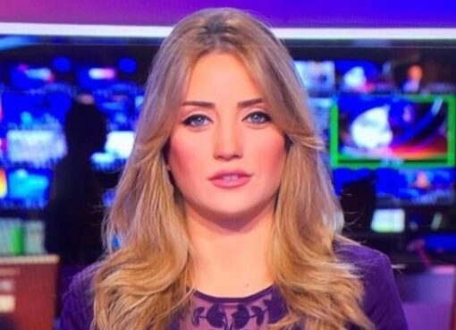 شاهد ماذا فعلت مذيعة العربية عندما اعتقدت انها ليست على الهواء.. لن تستطيعوا اكمال الفيديو من شدة الاحراج !