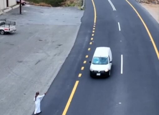 شاهد بالفيديو ..مقيم يمني في السعودية يثير تفاعلا واسعا والسفير آل جابر يعلق بحفاوة كبيرة